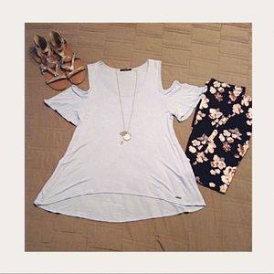 🎉 Tahari High Low Cold Shoulder Top L